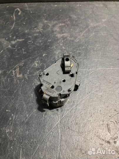 Сервопривод заслонок отопителя Bmw 5 E60