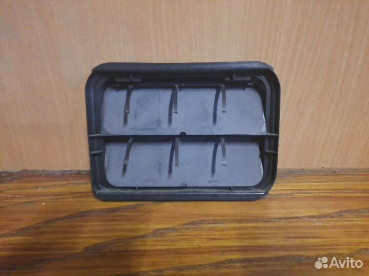 Решетка вентиляционная Renault Fluence седан 1.6