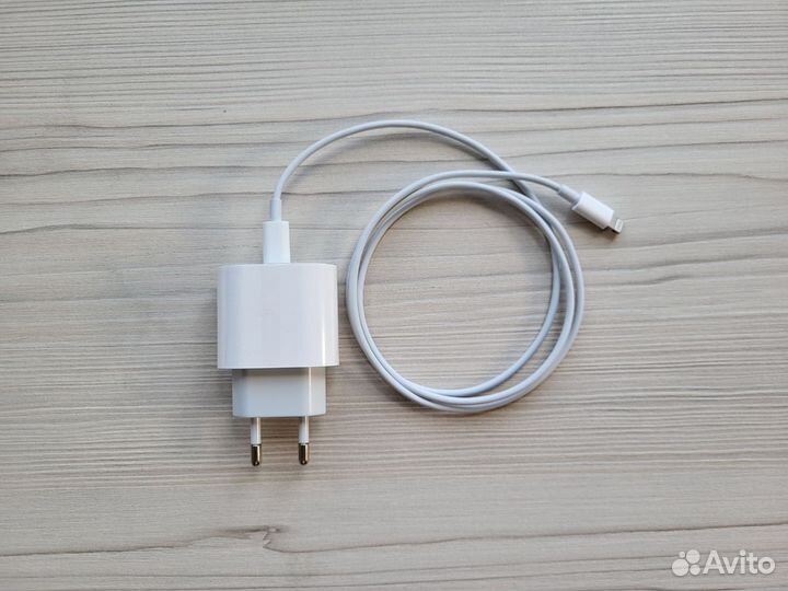 Зарядное устройство для iPhone/iPad 20w +кабель 1м