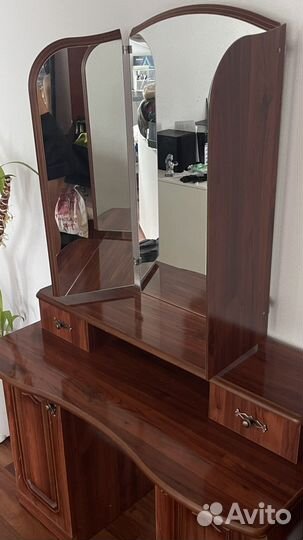 Трюмо с зеркалом