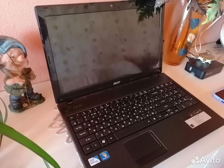 Продам ноутбук в нерабочем состоянии