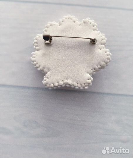 Брошь из бисера ракушка с жемчужиной