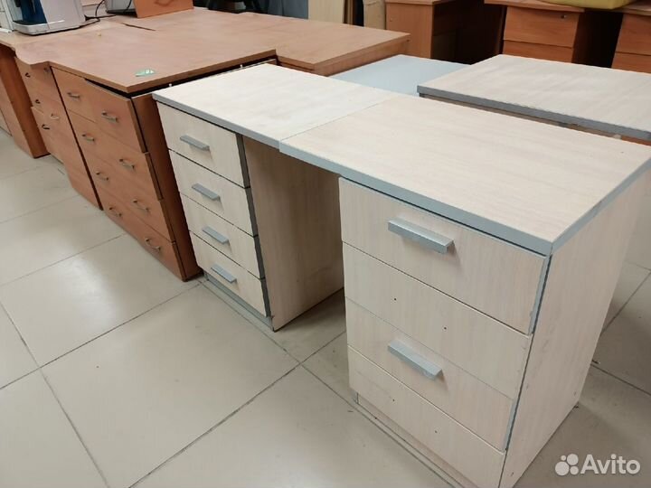 Тумбы подкатные много Б.У. Этот товар в Екатеринбу