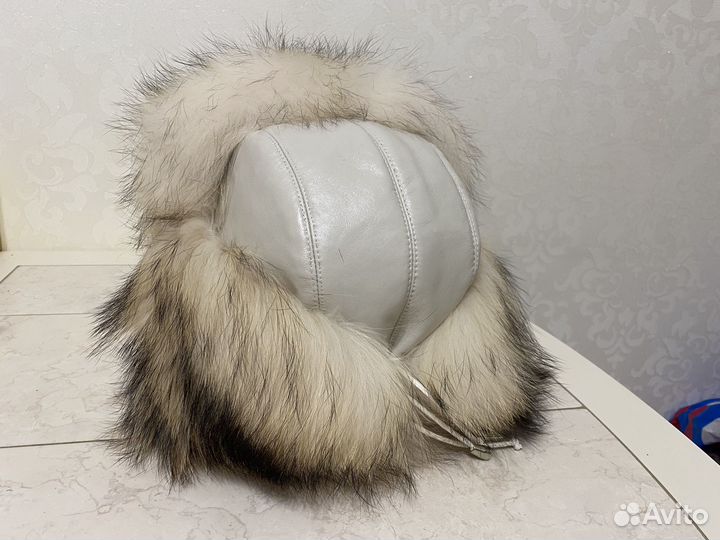 Меховая шапка из обесцвеченного енота