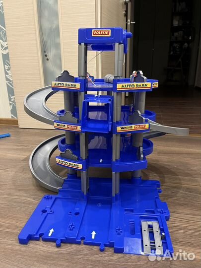 Парковка доя машинок полесье