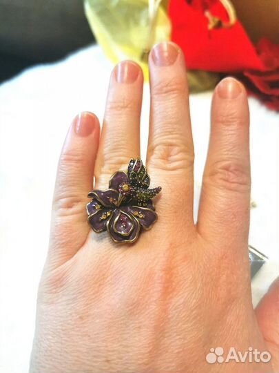 Кольцо Heidi Daus фиолетовый цветок с колибри
