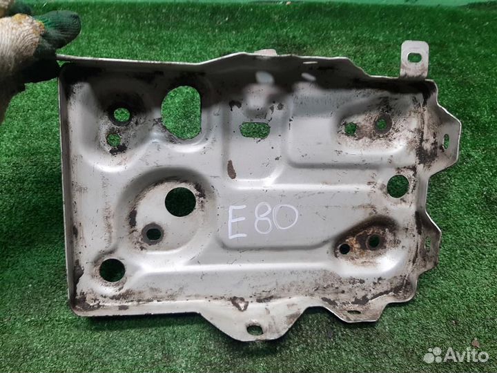 Площадка под АКБ Mitsubishi Grandis 2008