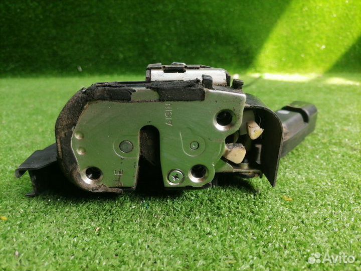 Замок двери задний правый Toyota Corolla E120