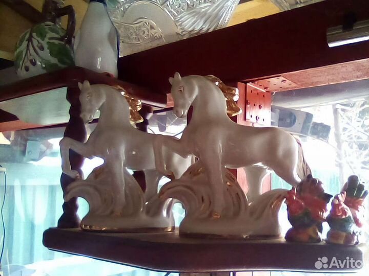 Конь Златоглавый фарфоровая статуэтка лфз