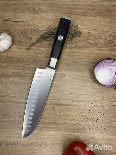 Японский кухонный нож Сантоку