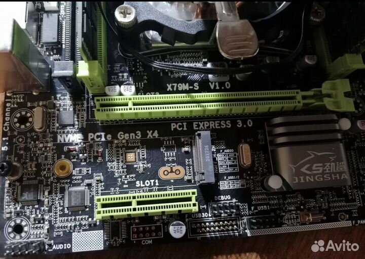 Материнская плата с процессором и памятью