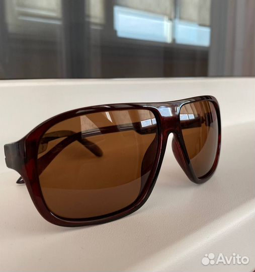 Очки солнцезащитные