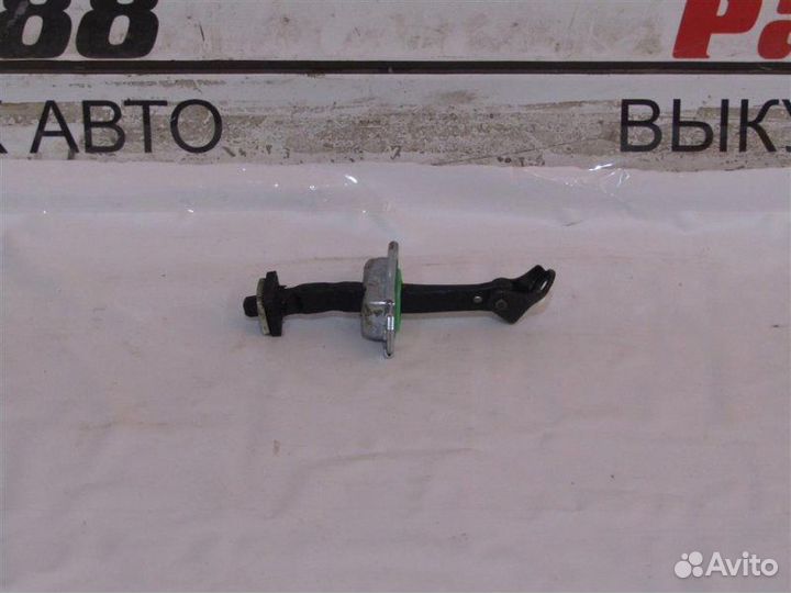 Ограничитель двери передней левой. Kia Rio X-Line