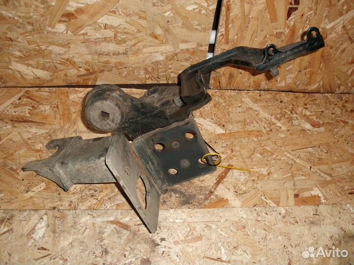 Кронштейн усилителя бампера (левый) Volvo FH12