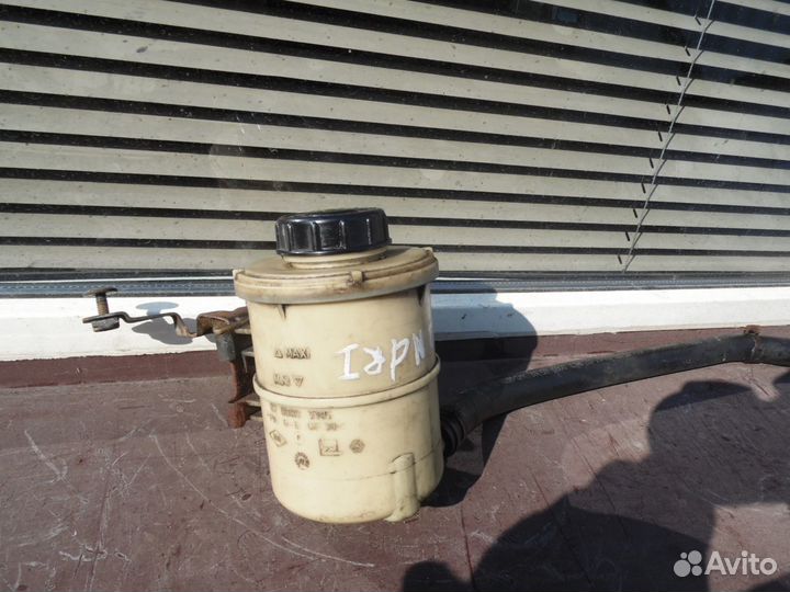 Бачок тормозной жидкости Рено Логан Сандеро 1