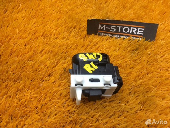 Кнопка стеклоподъемника задняя левая Mercedes-Benz