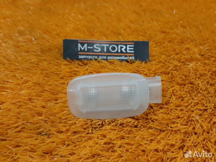 Плафон освещения Mercedes-Benz C-Class W203