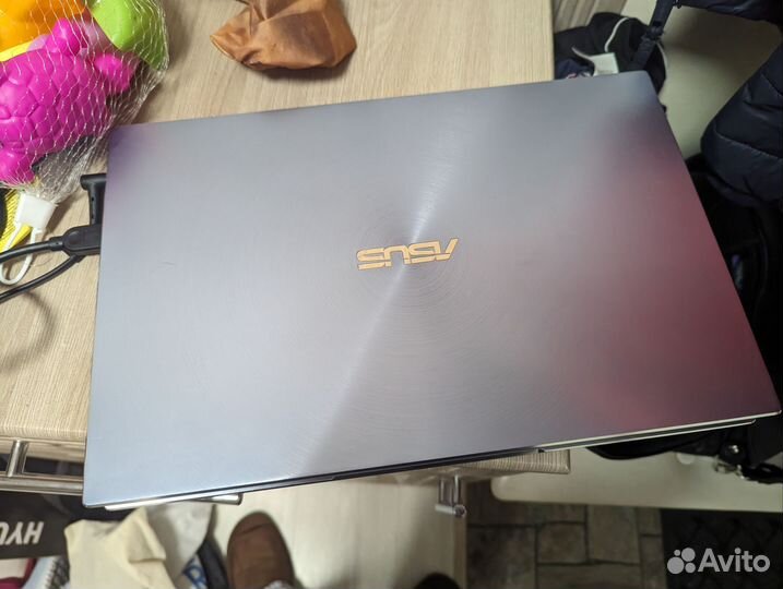 Ноутбук asus zenbook um431da