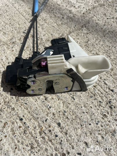 Замок передний левый Kia Rio 4