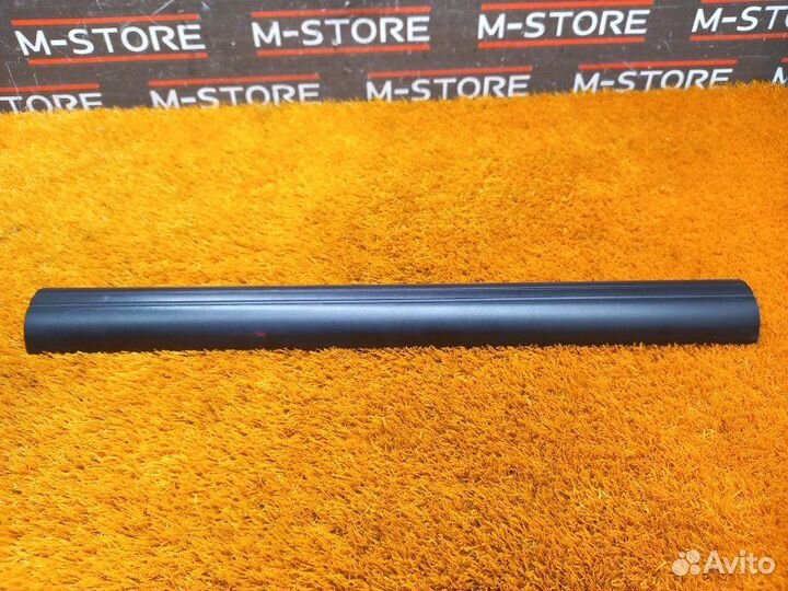 Накладка на порог салона передняя правая Bmw