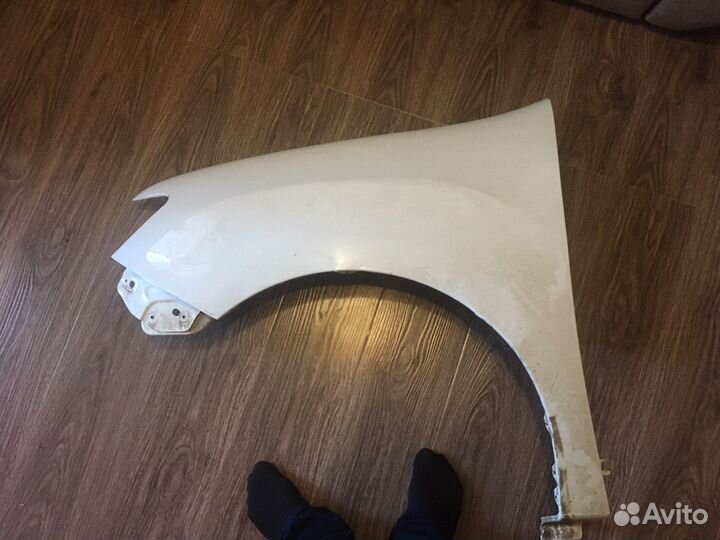 Крыло на renault logan