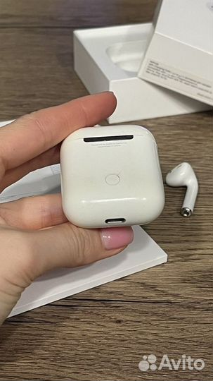 Зарядный кейс для Apple AirPods