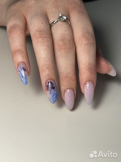 Модель на маникюр