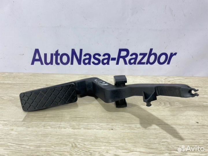 Педаль газа Audi A6 седан AEB 1998