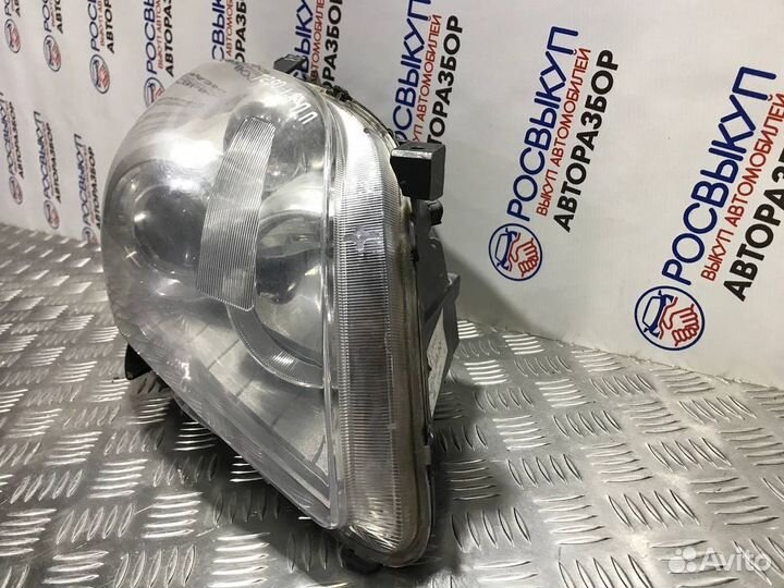 Фара правая Toyota Avensis 2 T250