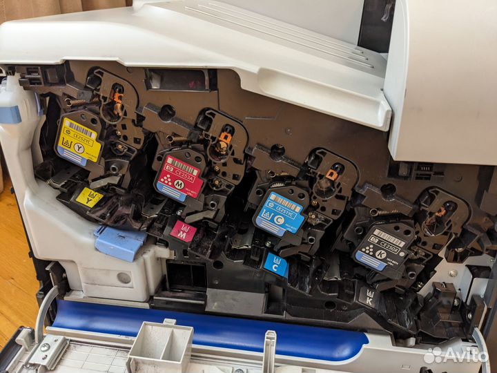 Лазерный цветной принтер HP LaserJet CP3525x