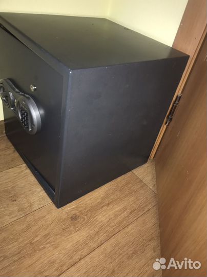 Сейф металлический