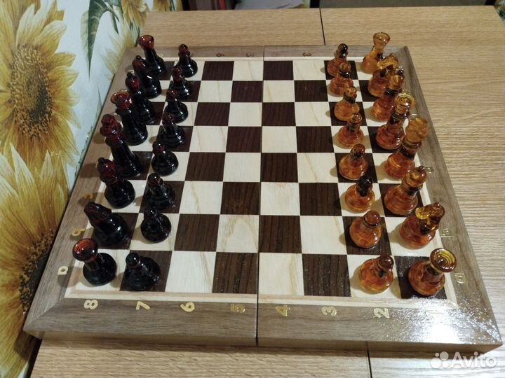 Шахматы янтарные инклюзы с доской новые на подарок