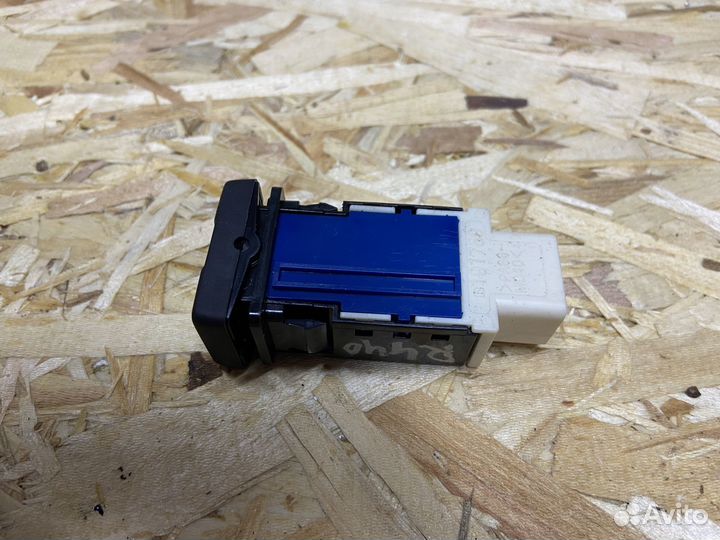 Кнопка подогрева сидений правая Toyota RAV 4 40