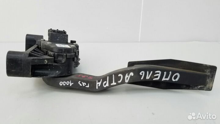 Педаль газа электронная Opel Astra H Z16XER 1.6Л