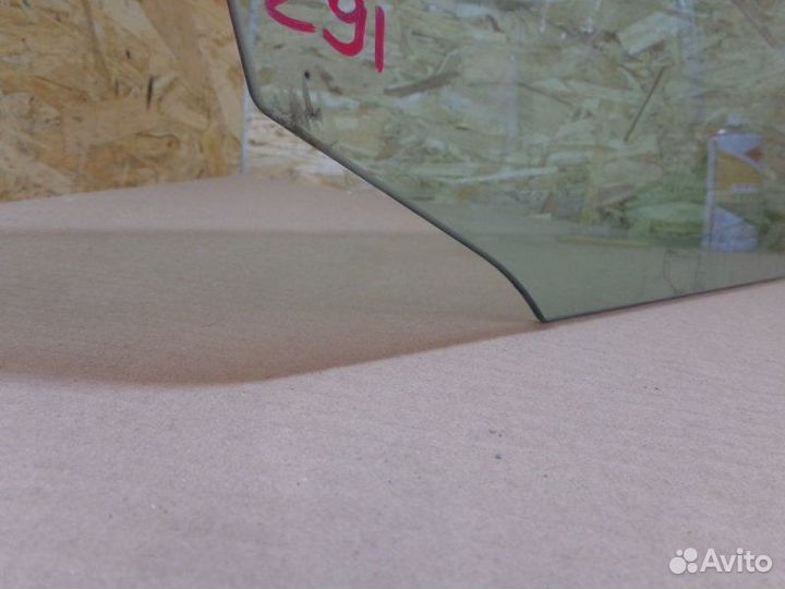 Стекло двери передней правой Mercedes-Benz C-Class