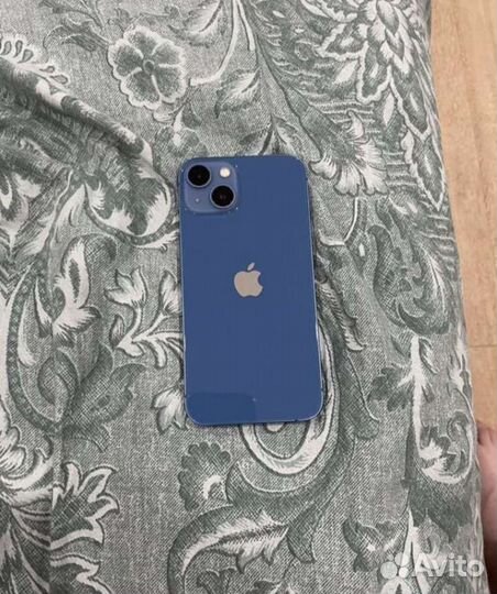 Телефон iPhone 13