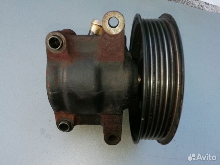 Насос гура Форд Фокус 1 Zetec (1373802)