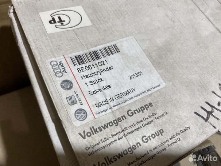 Главный тормозной цилиндр VAG 8E0611021 Новый