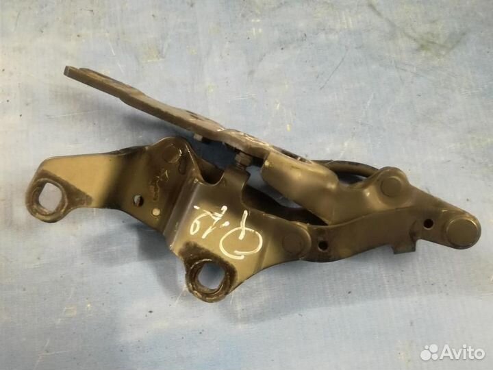 Петля капота левая BMW 3-серия E90/E91