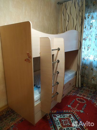 Кровать детская двухярусная +матрасы в подарок
