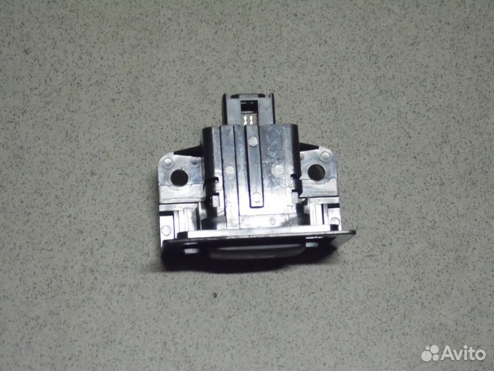 Кнопка открывания багажника Лексус лс