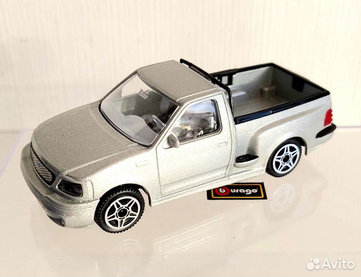 Ford SVT F-150 Bburago 1 43 коллекционная модель