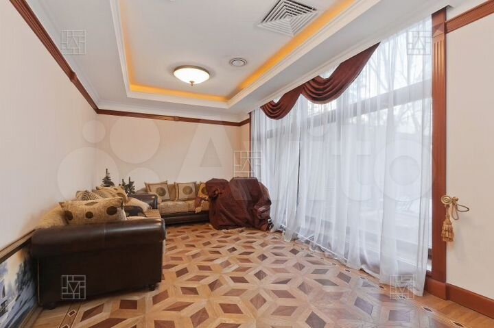 6-к. квартира, 300 м², 1/7 эт.