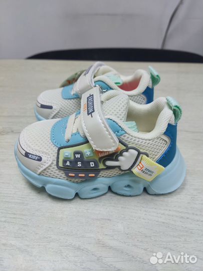 Кроссовки детские