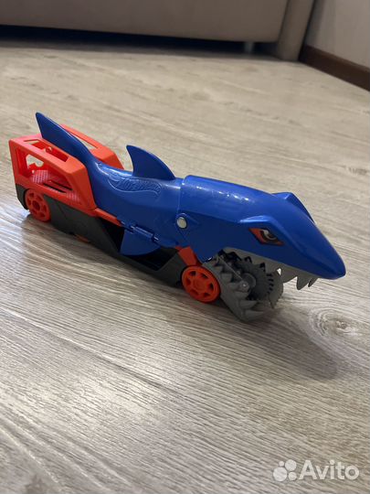 Hot Wheels Грузовик Голодная акула