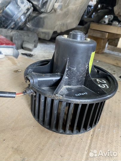 Моторчик отопителя Volkswagen Passat B4