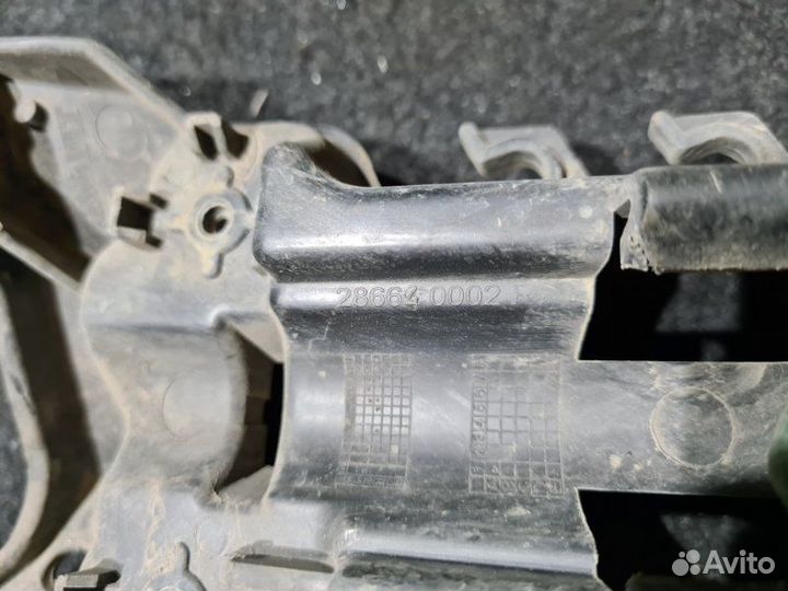 Кронштейн форсунки омывателя правый Renault