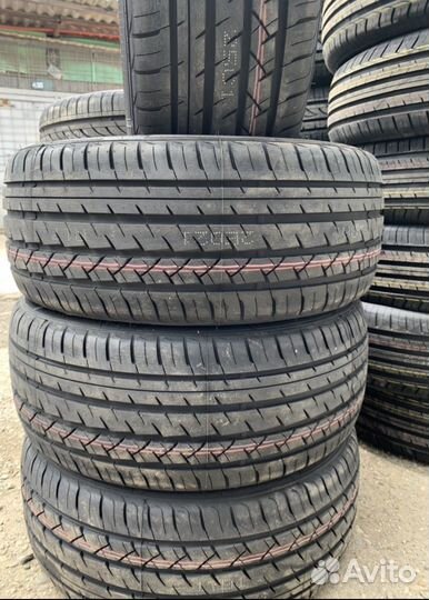 Roadmarch Prime UHP 08 225/45 R17 94W