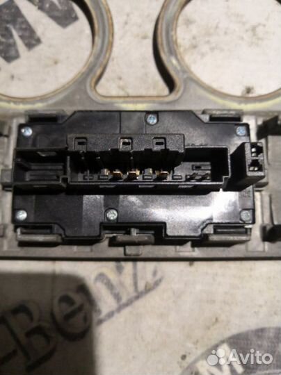 Накладка центральной консоли Mercedes-Benz E-Class