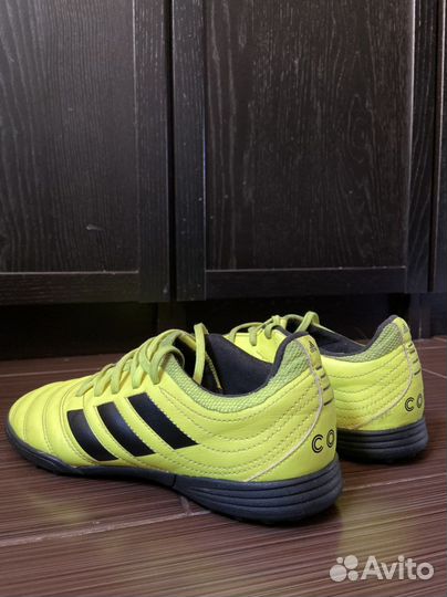 Бутсы adidas футзалки размер 36-37